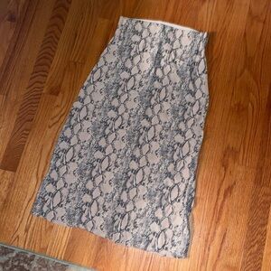 Small American Eagle fun printed mid skirt.